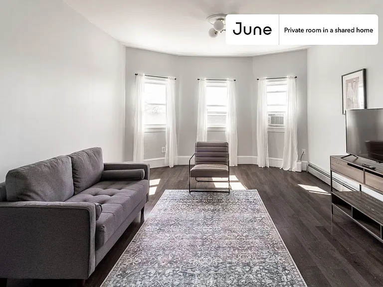 16 Glenway St #B — Photo 6