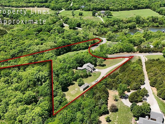 3rd image of 881 N 1928th Rd