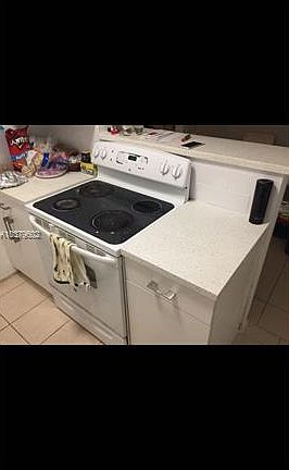 4th image of 920 NE 108th St #922
