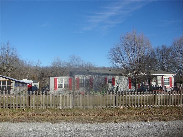 2nd image of 400 Paradise Ln