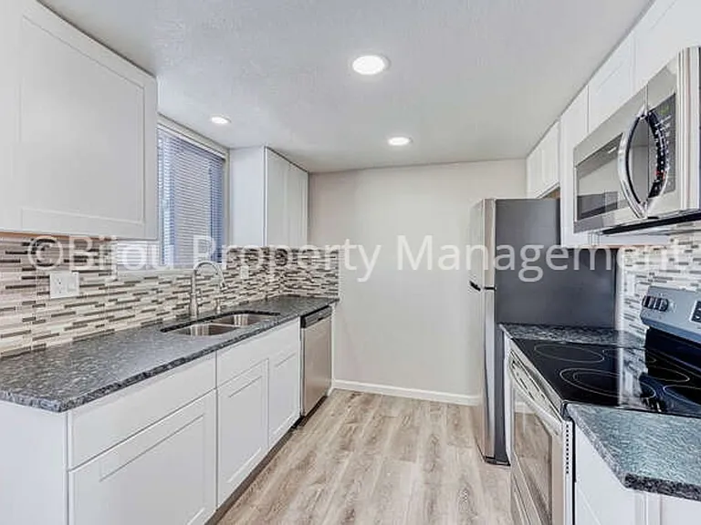 3066 Starlight Cir — Photo 9