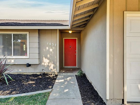 2nd image of 1437 Entrada Way