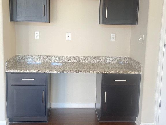 4th image of 1028 Signature Glen Cir N #304