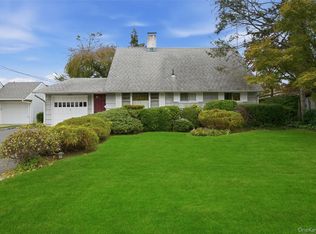 150 Kingfisher Rd, Levittown, NY 11756