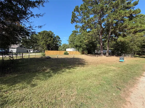 9090 Marigold St, Willis, TX 77318