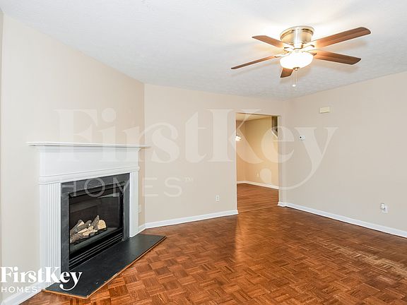 3rd image of 432 Village Bluff Dr