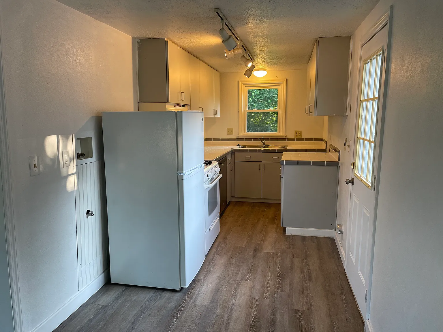 3 bed, 1176 sqft, $1,700 — Photo 4