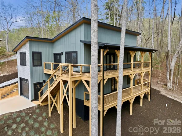 276 Coopers Dr, Hendersonville, NC 28739