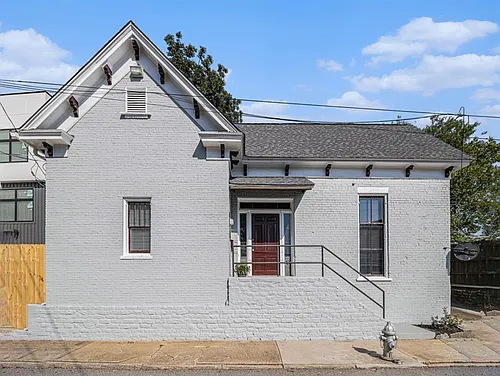 74 Boulevard SE Photo 1