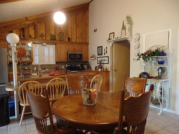 5th image of 270 Lakeside Dr