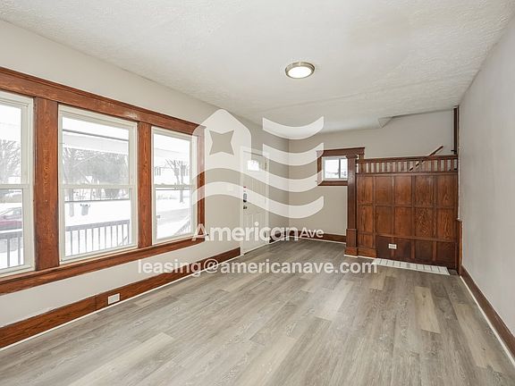 866925_003_living_room_3.jpg