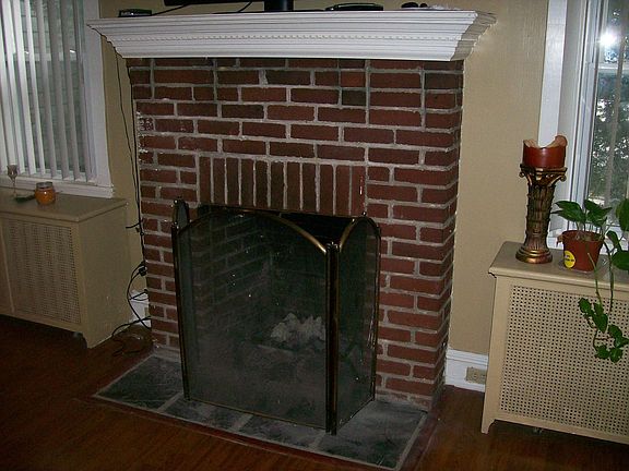 working wood buning fireplace