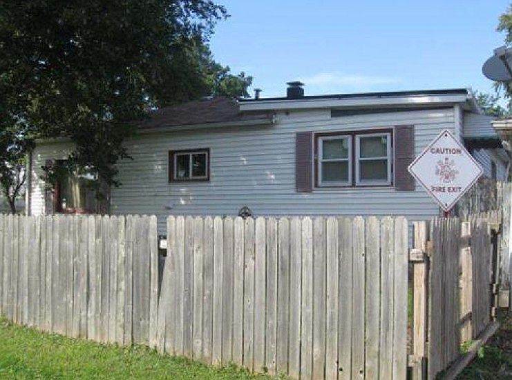 2nd image of 3389 Florida St