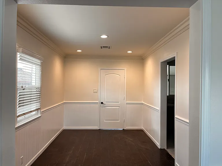 5921 Rowland Ave — Photo 6