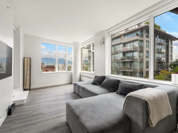 209 E 7th Ave #406, Vancouver, BC V5T 0H3