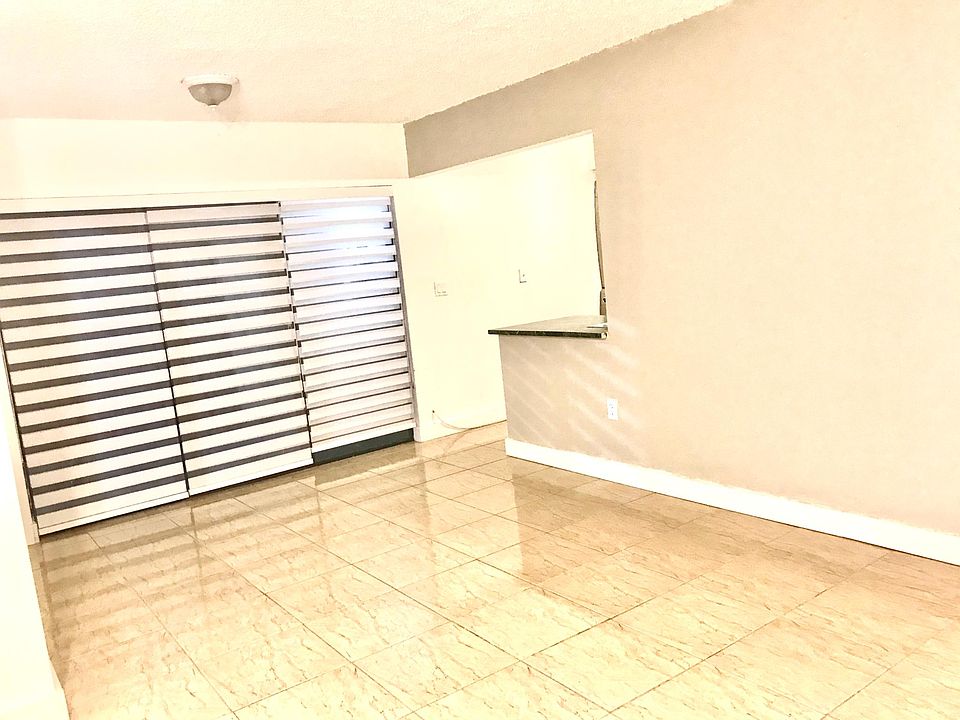 DINNIG ROOM
