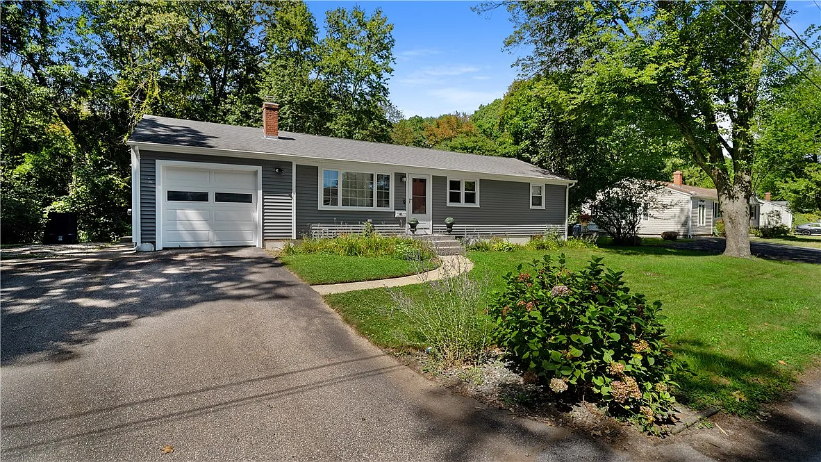 3 bed, 1.0 bath, 1008 sqft, $3,800 — Photo 1