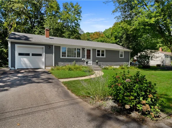 40 Sachem Rd, North Kingstown, RI 02852