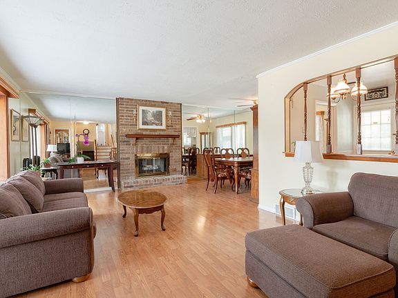 2nd image of 404 Pinehurst Dr