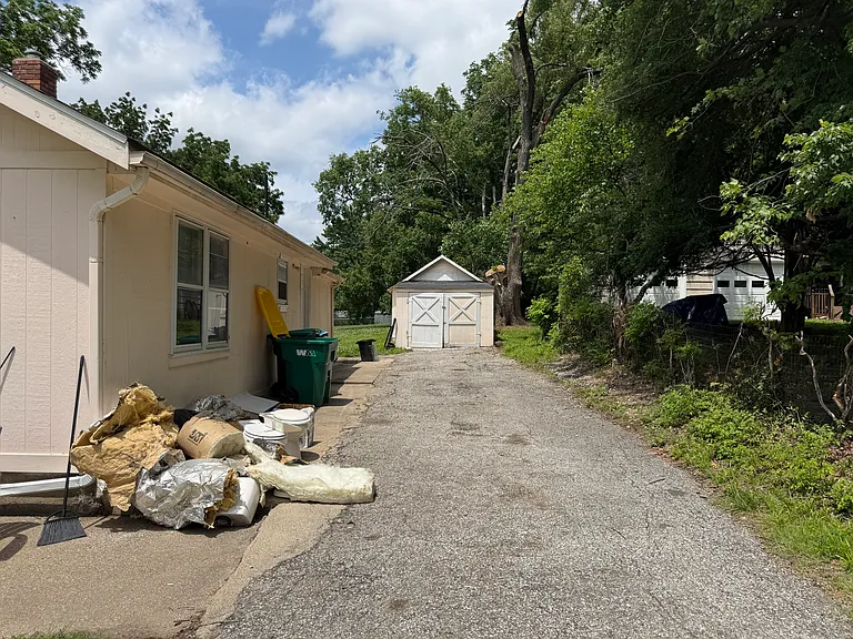 5138 Parkview Ave — Photo 2
