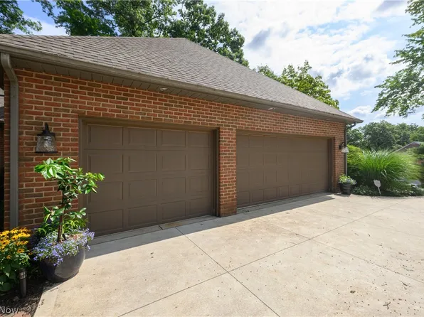 4063 Dunoon Cir NW, Canton, OH 44718