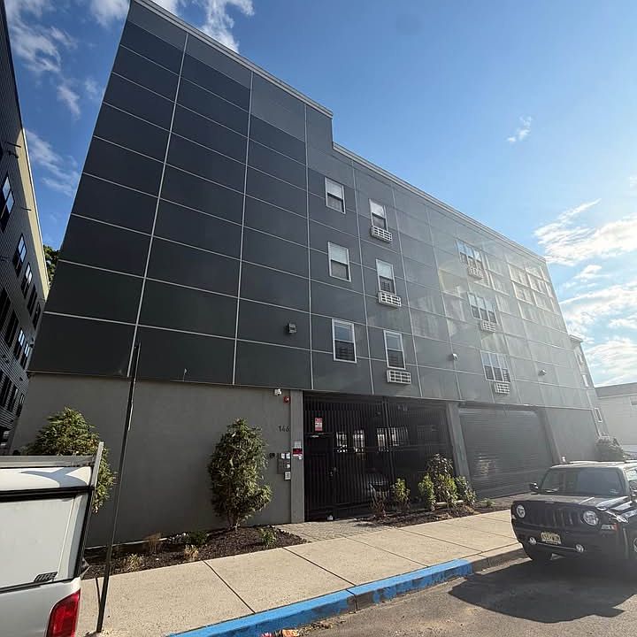 1st image of 188 Lafayette St #3