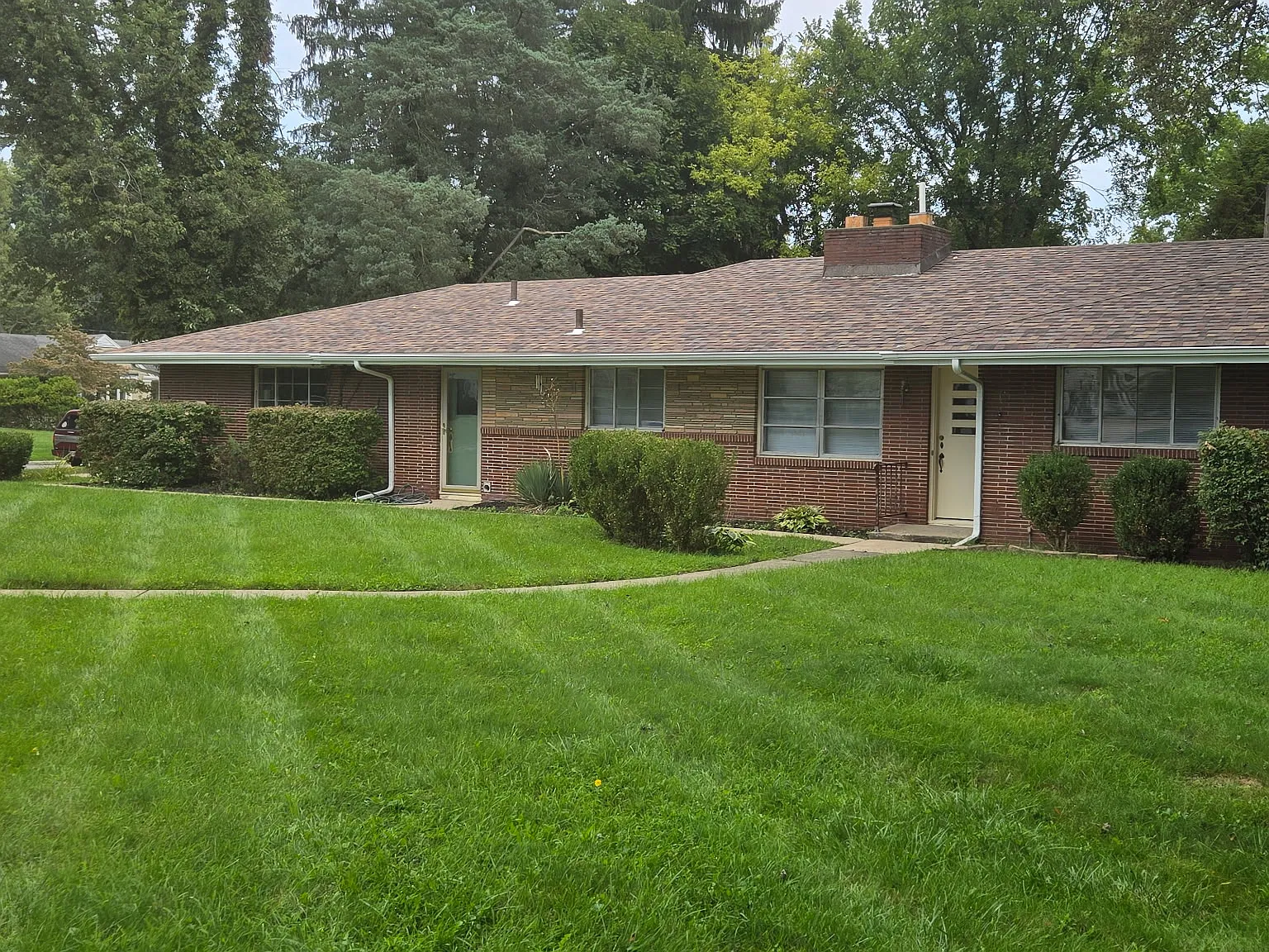 3 bed, 2.5 bath, 1850 sqft, $2,600 — Photo 2