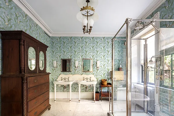 Sold by Corcoran | media 7