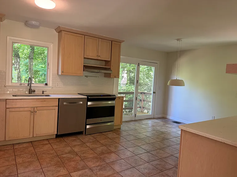 11 Gulf Rd — Photo 3