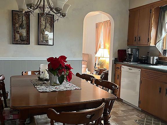 Eat in kitchen