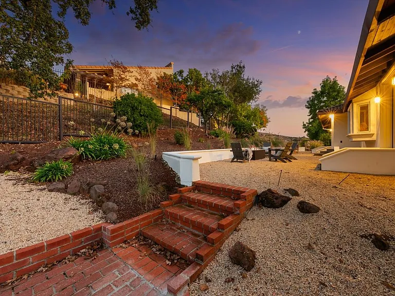 14 Maui Way — Photo 80