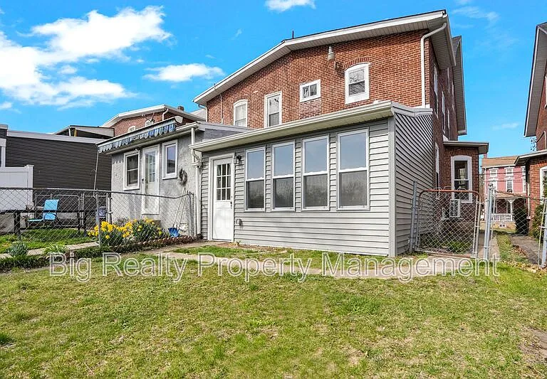 228 Bridge St #2 — Photo 39