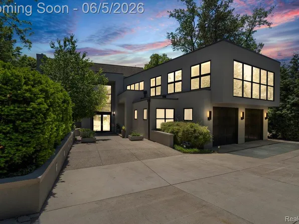 195 Baldwin Rd, Birmingham, MI 48009