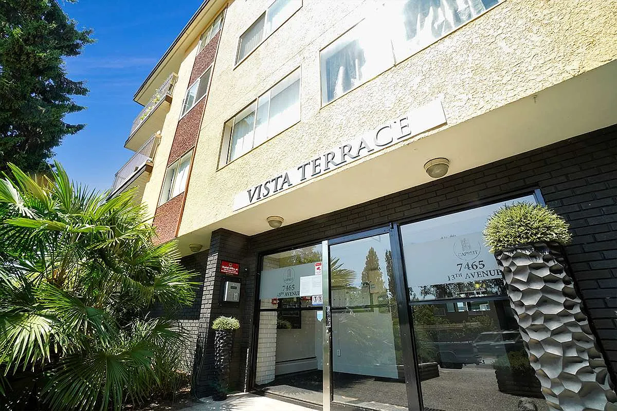 Vista Terrace Apartments — Photo 2