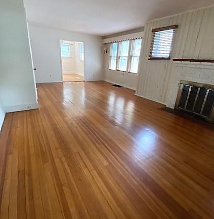 2nd image of 62 Sammis St