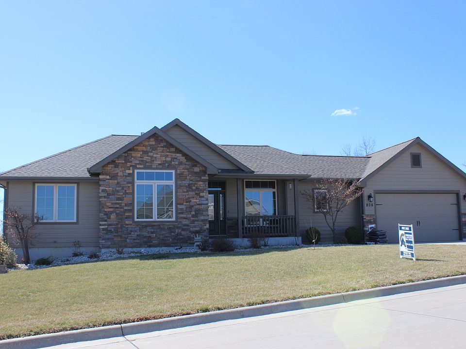 1st image of 808 Locharno Dr