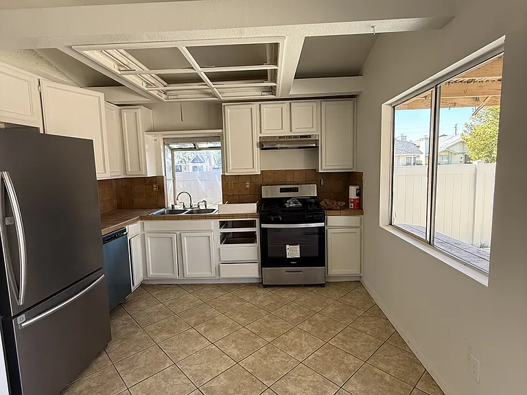480 Prairie Way — Photo 6