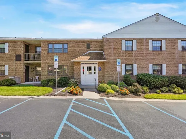 137 Woodstream Dr #137, Norristown, PA 19403