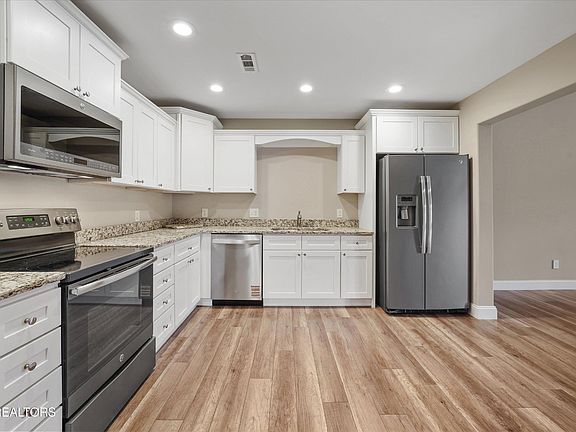 4th image of 282 Battlecreek Way