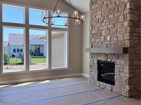 4209 W 158th St, Overland Park, KS 66224