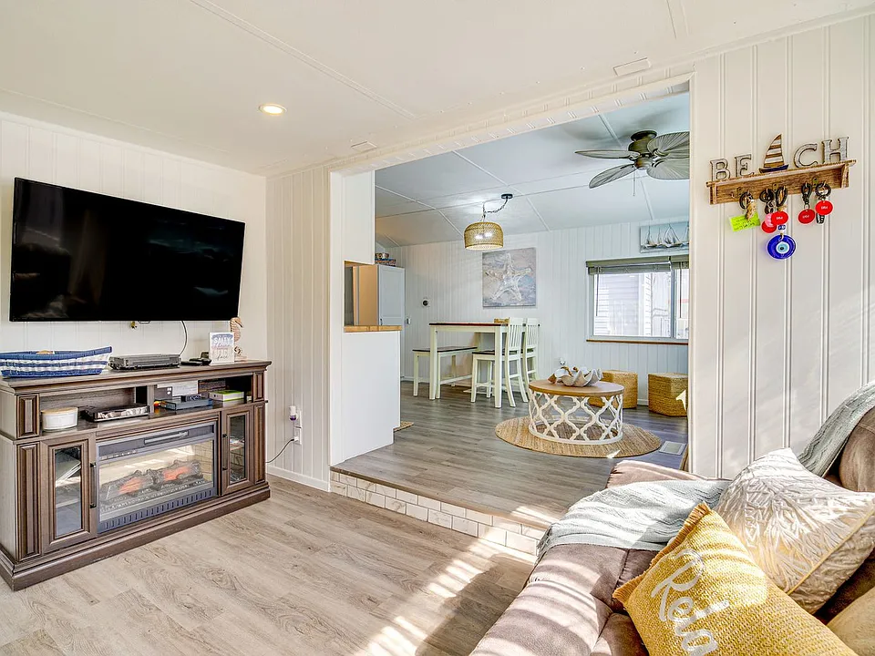 1161 Nettles Blvd #ID1546132P