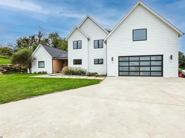 10 Hazel Ln, Morgantown, WV 26508