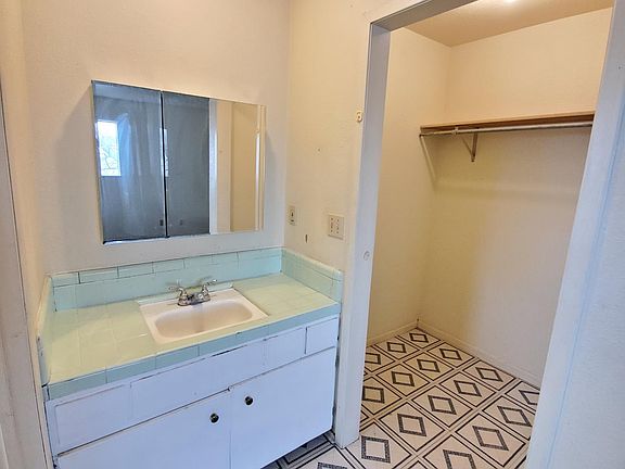 3rd image of 3614 Neer Ave APT 2