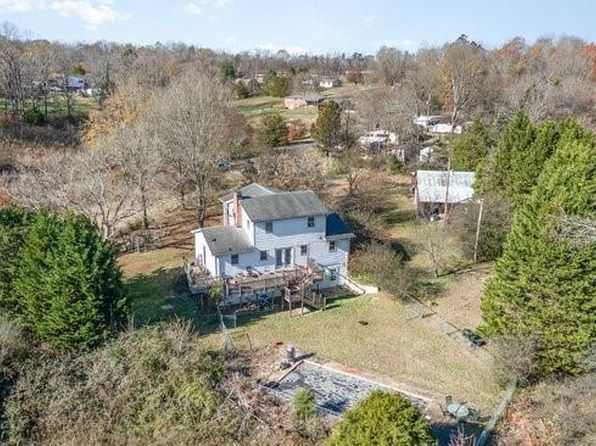221 Dogtrot Rd, Mocksville, NC 27028