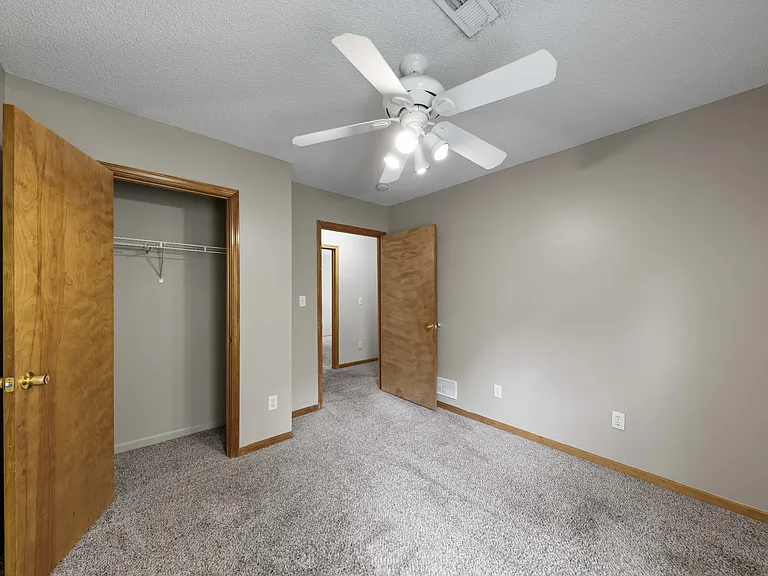 948 N Pine St — Photo 17