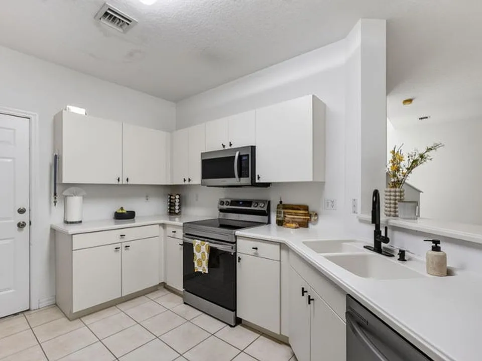 9181 Villa Palma Ln