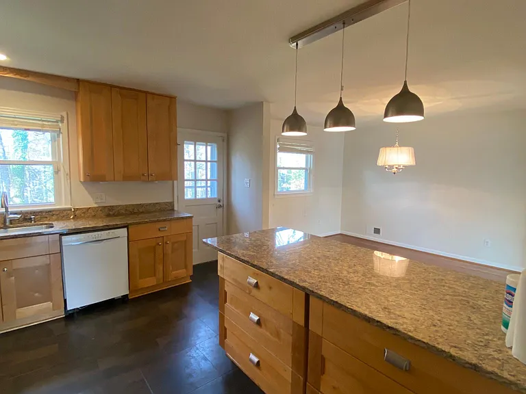 6915 Wilson Ln — Photo 7