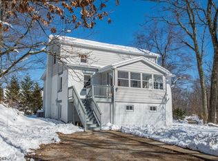 6 Papoose Trl, Andover, NJ 07821