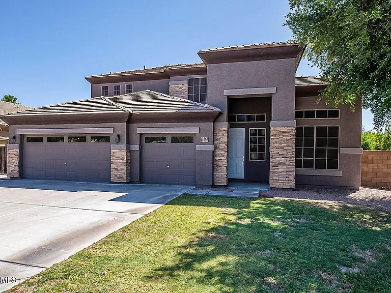 1863 E Flintlock Way — Photo 3