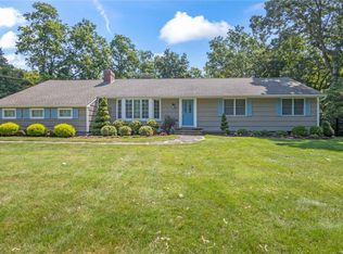 3 Maple Rd, Setauket, NY 11733
